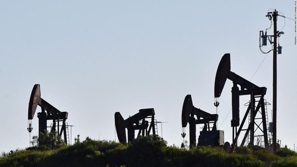 Der Ölpreis stieg auf über 100 Dollar, nachdem Putin eine Militäroperation in der Ukraine angekündigt hatte