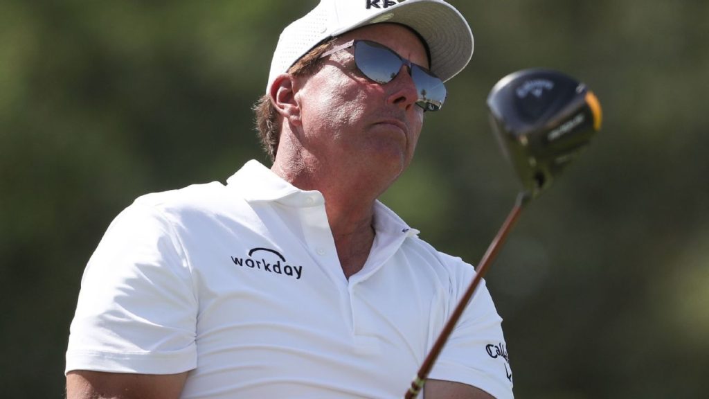 Phil Mickelson entschuldigt sich für die Kommentare der Super Golf League und wird sich auf „Golfs beste Interessen“ konzentrieren