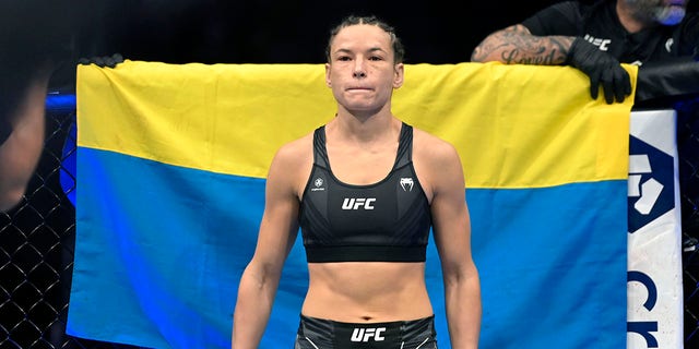 Marina Moroz aus der Ukraine bereitet sich auf den Kampf gegen Maria Agapova während UFC 272 am 5. März 2022 in Las Vegas, Nevada, vor.