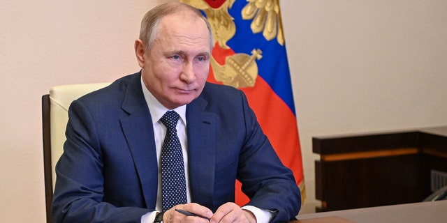 Der russische Präsident Wladimir Putin beteiligt sich per Telefonanruf am Freitag, den 4.