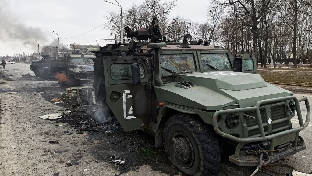 Die neuesten Nachrichten aus dem russisch-ukrainischen Krieg: Ein russischer Konvoi, der sich Kiew und Charkiw nähert, droht Beschuss
