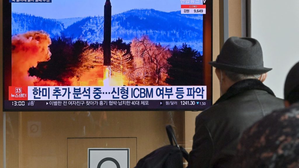 Nordkorea hat nach Angaben Japans und Südkoreas eine ballistische Langstreckenrakete ins Meer abgefeuert