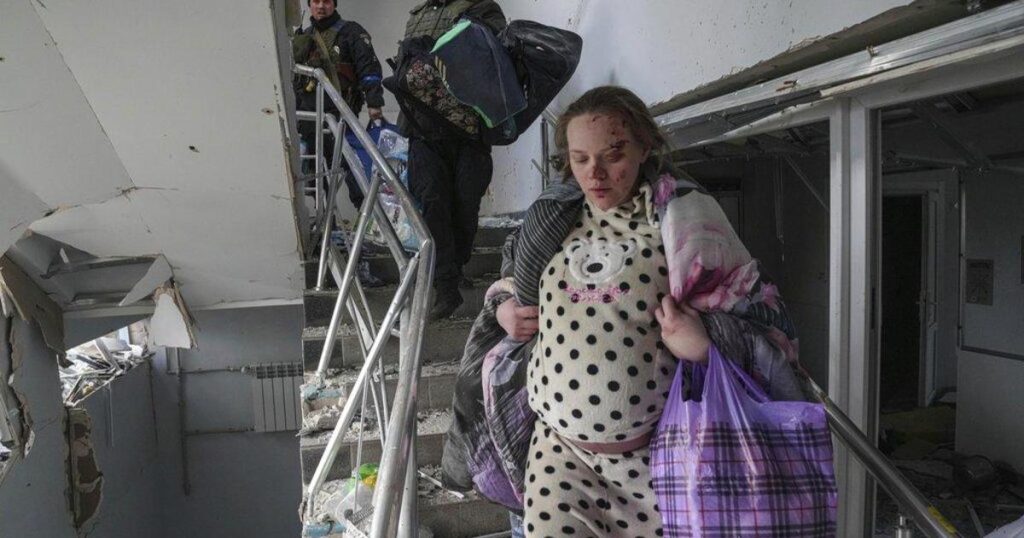 Russland wird vorgeworfen, ein Entbindungsheim in einer ukrainischen Küstenstadt bombardiert zu haben