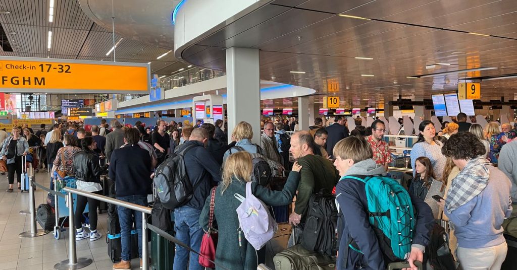 Streik sorgt zu Beginn der Ferien für Chaos am Amsterdamer Flughafen