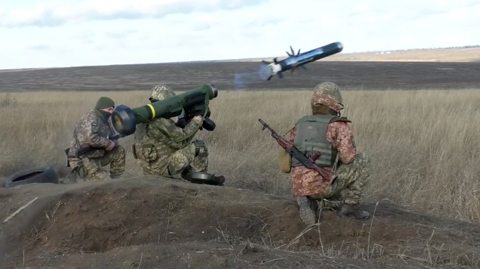 Falken bahnen sich ihren Weg in die russische Debatte, während die USA die Ukraine bewaffnen