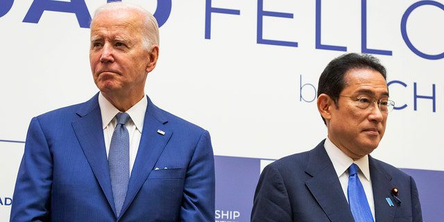 US-Präsident Joe Biden (links) und der japanische Premierminister Fumio Kishida nehmen am Dienstag, den 24. Mai 2022, an der Gründungszeremonie des Japan-US-Australian-India Fellowship in Tokio teil.