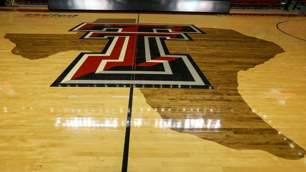 Die Texas Tech Red Raiders verlieren fünf Sterne im Herrenbasketball Elijah Fisher, der in die Klasse 2022 umklassifiziert wird