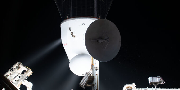 NASA und SpaceX stoppen den Start von Dragon, um das Hydrazinproblem zu untersuchen