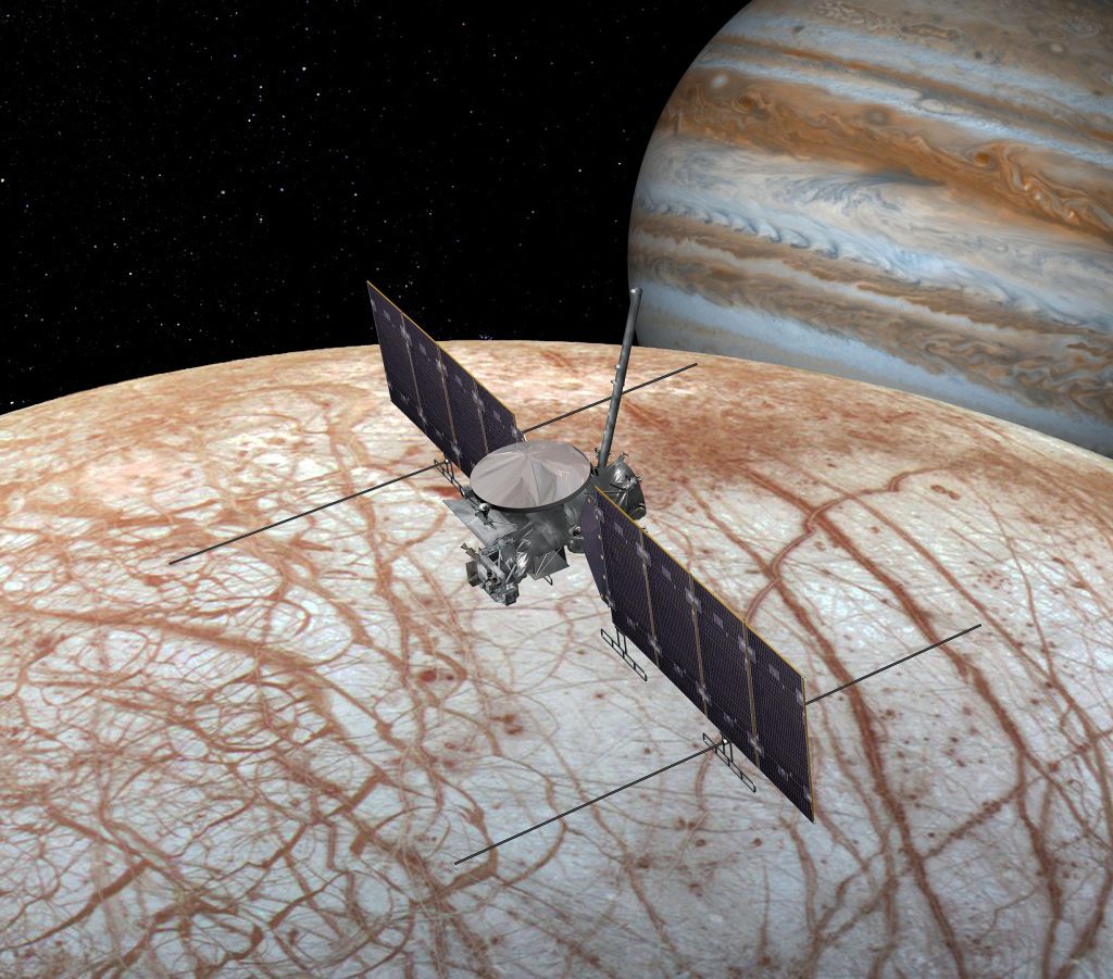 Die NASA stellt die Haupthülle der Raumsonde Europa Clipper fertig - wird auf dem eisigen Jupiter Europa nach Leben suchen