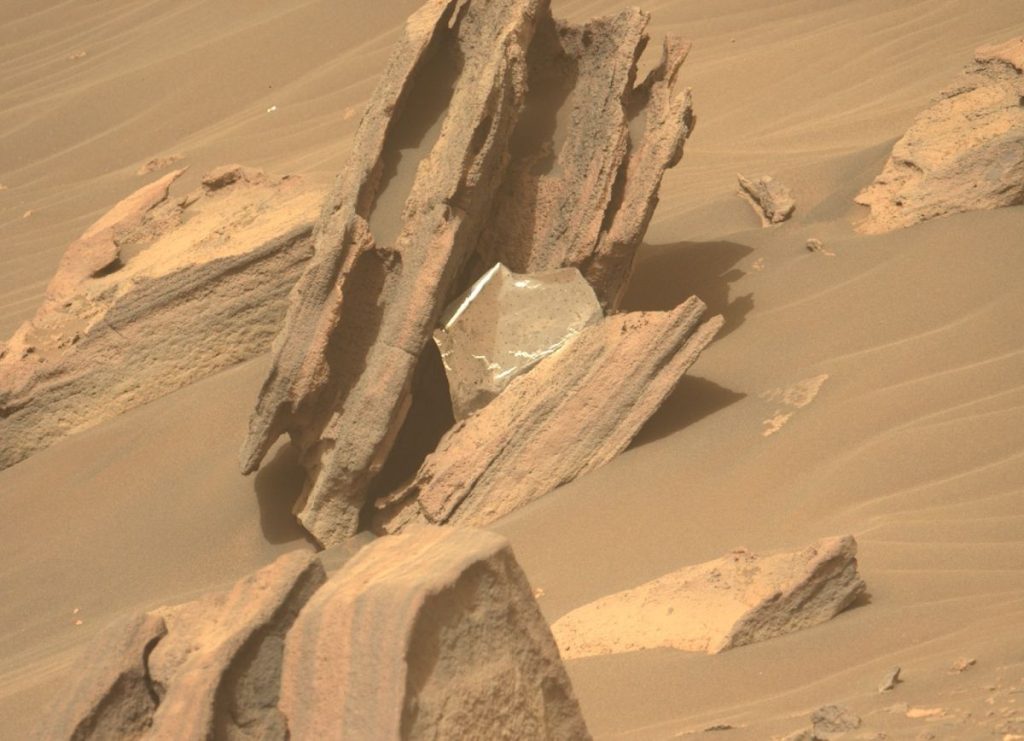 Persevere on Mars spioniert ein Stück seines Fahrwerks aus