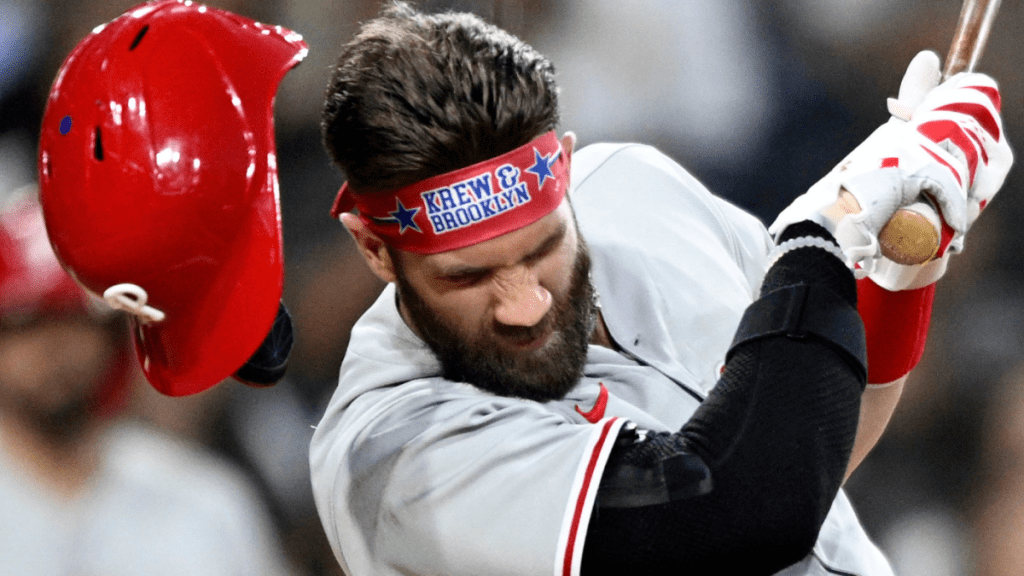 Verletzungs-Update von Bryce Harper: Der Phillies-Star hat sich den linken Daumen gebrochen, nachdem er von Blake Snell von Padres vom Pech getroffen wurde