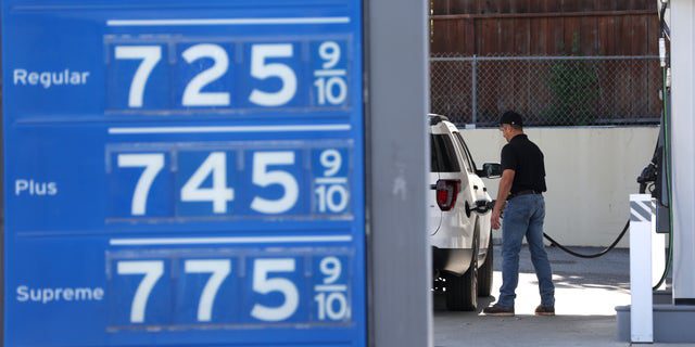 Gaspreise über 7,00 $ pro Gallone werden am 25. Mai 2022 in Menlo Park, Kalifornien, an einer Chevron-Tankstelle angezeigt.  (Justin Sullivan/Getty Images)
