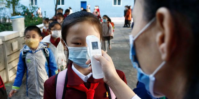 Am Samstag, dem 30. Juli 2022, meldete Nordkorea zum ersten Mal keine neuen Fieberfälle, seit es plötzlich seinen ersten lokalen Ausbruch von COVID-19 anerkannte und im Mai 26 Millionen Menschen strengeren Beschränkungen auferlegte.