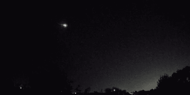 Der Feuerball erhellte den Nachthimmel nur wenige Sekunden, bevor er verglühte.  