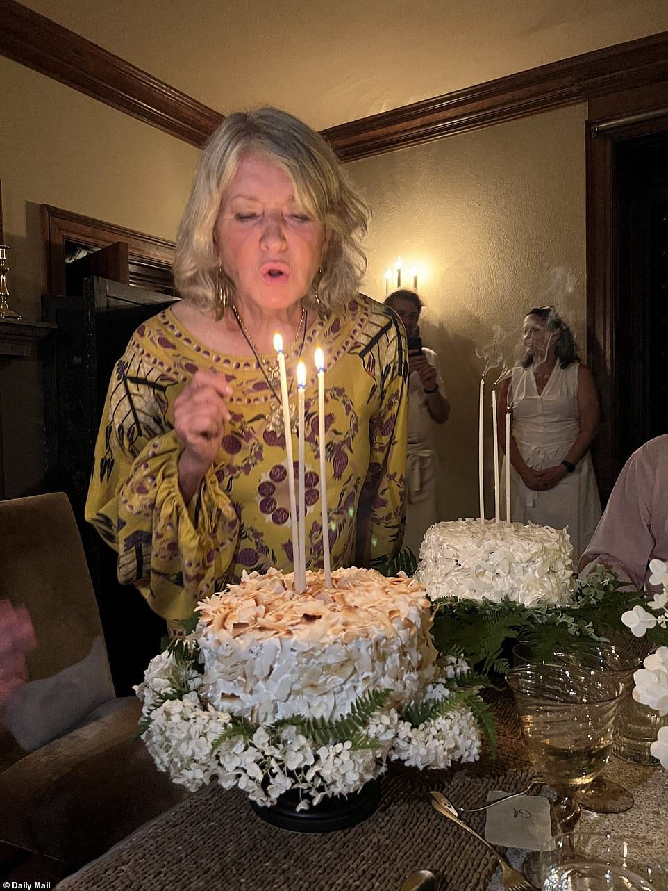 Weihnachtsfeierlichkeiten: Martha Stewart feierte mit ihren besten Freunden ihren 81. Geburtstag in ihrem Haus in Seal Harbor, Maine