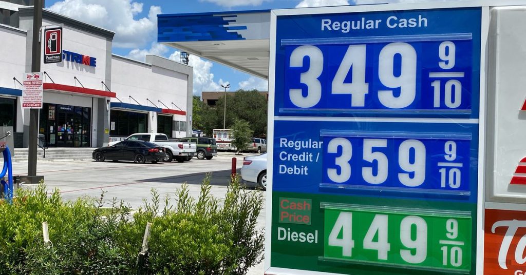 Die US-Benzinpreise fallen zum ersten Mal seit März unter 4 $