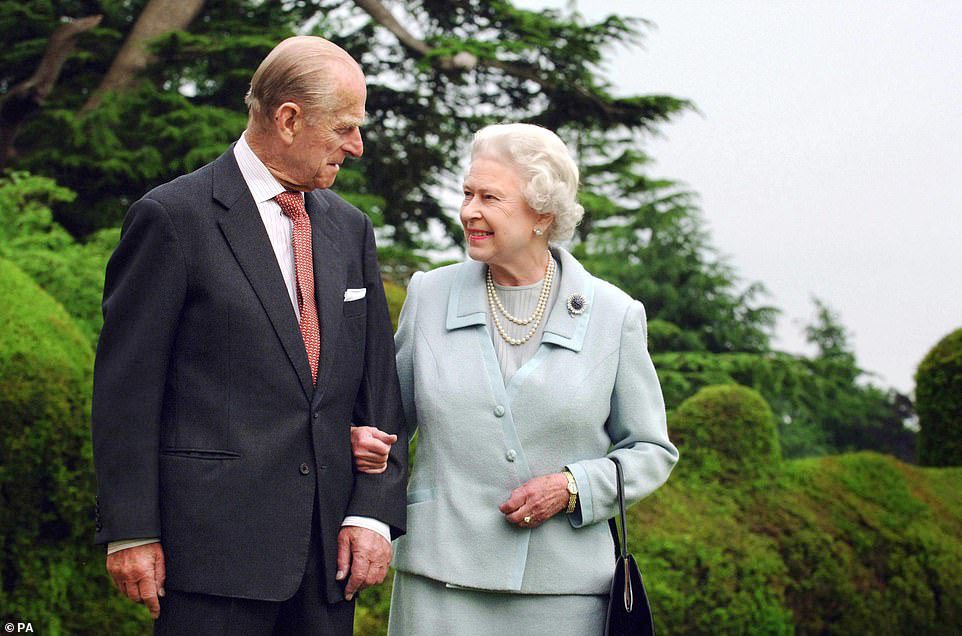 Die Königin verbrachte ihre letzten Stunden im Schoß ihrer Familie, an dem Ort, an dem sie glückliche Zeiten mit ihrem geliebten Philip verbrachte.