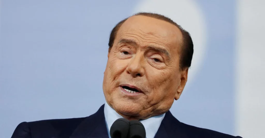 Der italienische Präsident Berlusconi sagt, Putin sei in den Krieg in der Ukraine „gedrängt“ worden