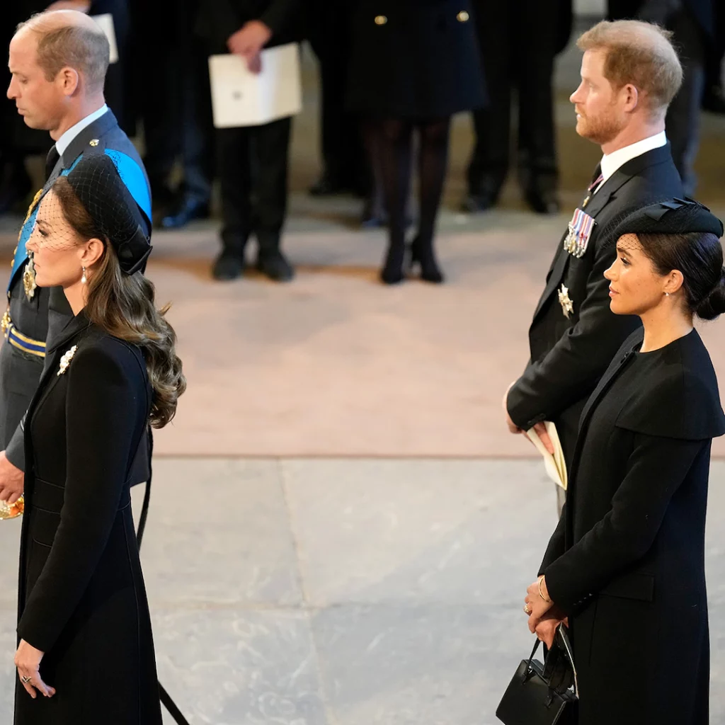 Wie Kate Middleton und Meghan Markle die Queen bei ihrem Gottesdienst in London ehrten