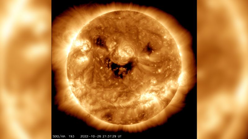 Die NASA nimmt ein gruseliges Bild der lächelnden Sonne auf