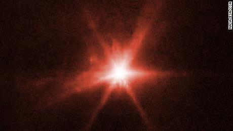 Die Weltraumteleskope Webb und Hubble teilen Bilder von DART, der einen Asteroiden trifft