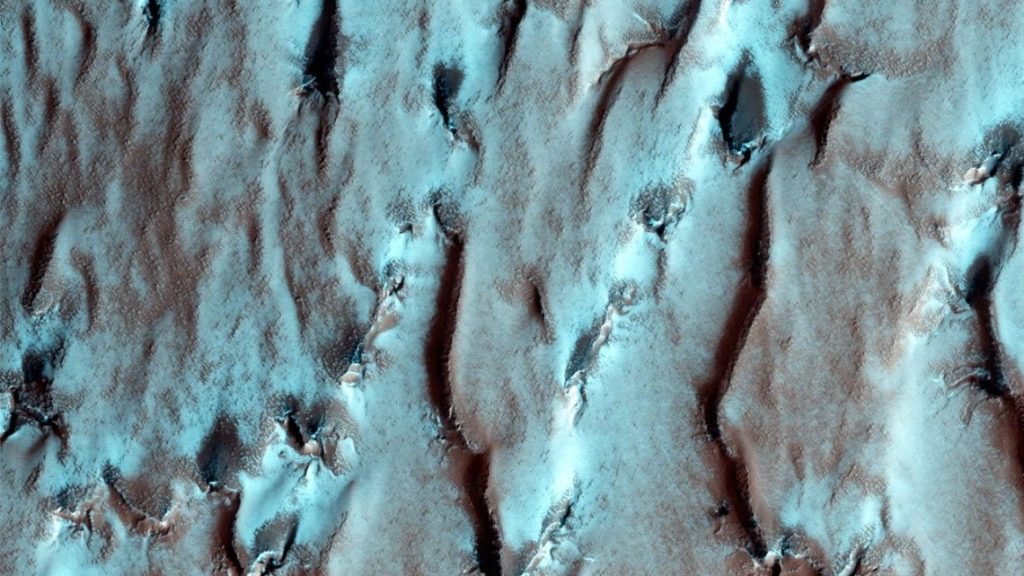 Mysteriöse Reflexionen auf dem Mars können von etwas Seltsamerem als Wasser stammen