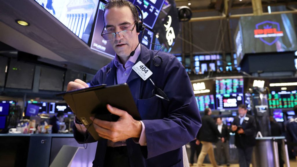 Die Aktien-Futures änderten sich kaum, da die Wall Street den Arbeitsmarktbericht für Oktober erwartet