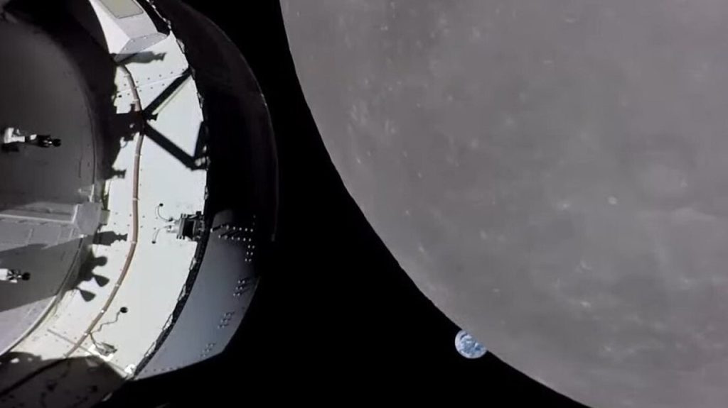 Orion fängt atemberaubende Ausblicke ein, während es seinen nächsten Vorbeiflug am Mond absolviert