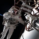 Astronauten werden der Raumstation während des Weltraumspaziergangs am Samstag einen Schub geben